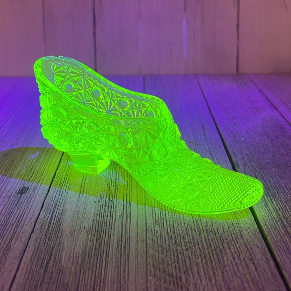 Vtg Vaseline Glass Daisy and Button Shoe/Slipper - Picture 1 of 8